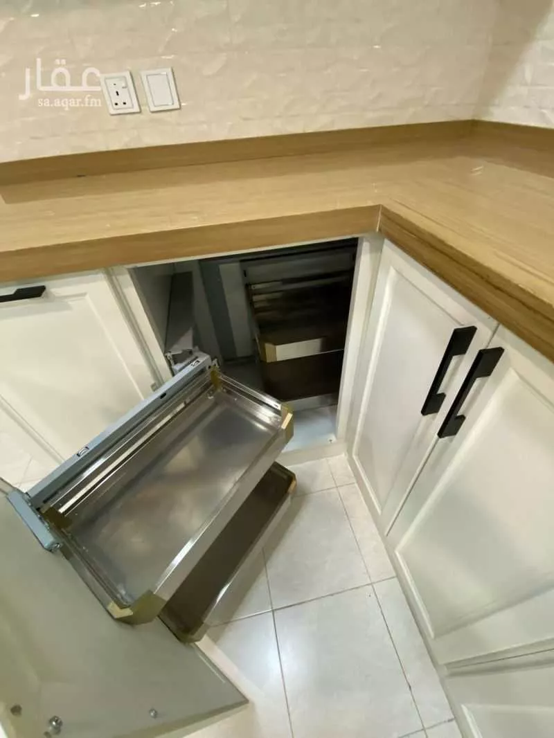 عمارة 420 م² في الأمواج 18