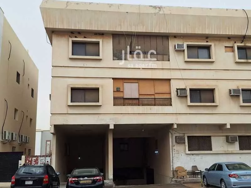 عمارة 1300 م² في المربع 2