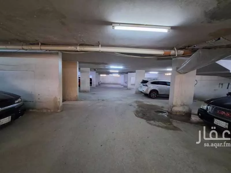 عمارة 1300 م² في المربع 11