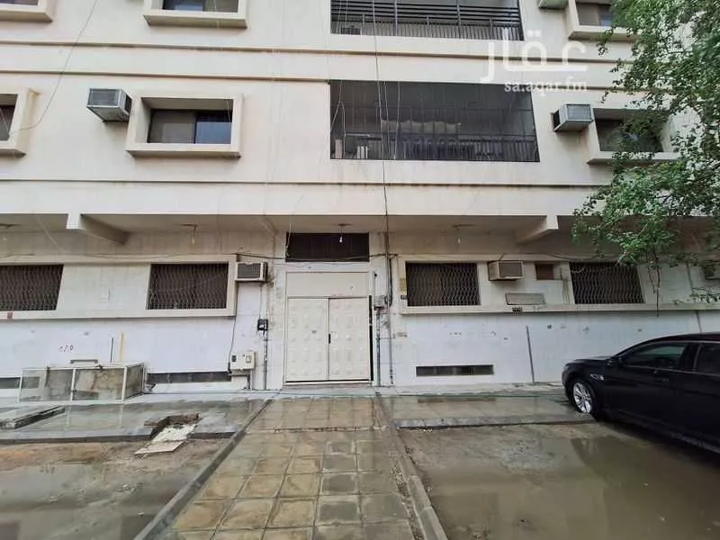 عمارة 1300 م² في المربع 5