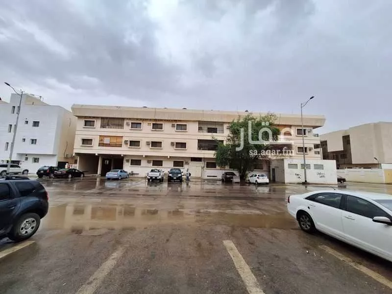 عمارة 1300 م² في المربع 6