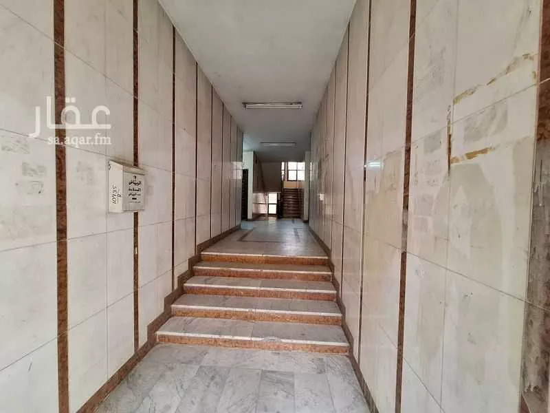 عمارة 1300 م² في المربع 7