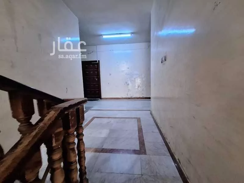 عمارة 1300 م² في المربع 8