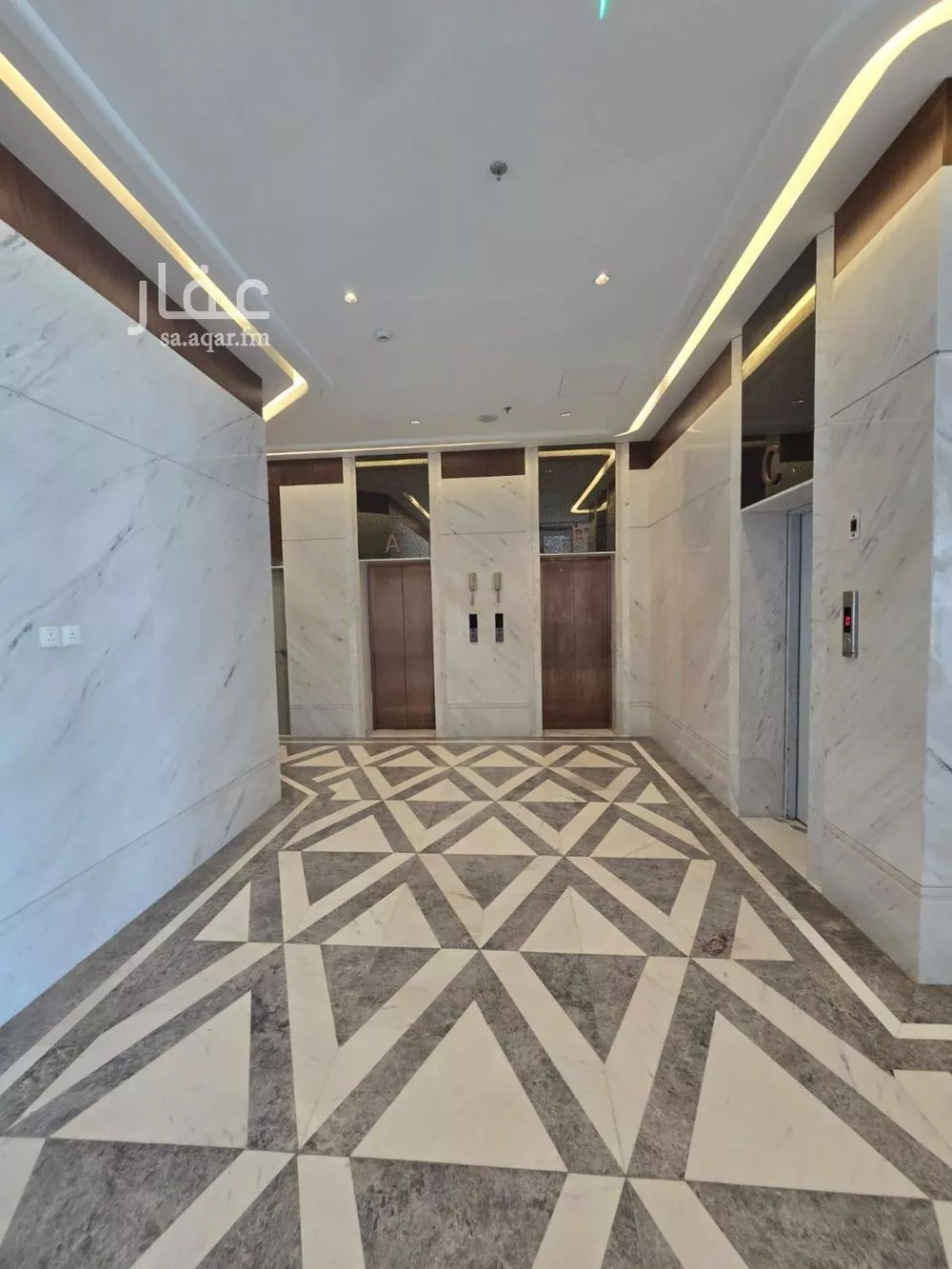 875 sqm office in Al Nuzhah 6