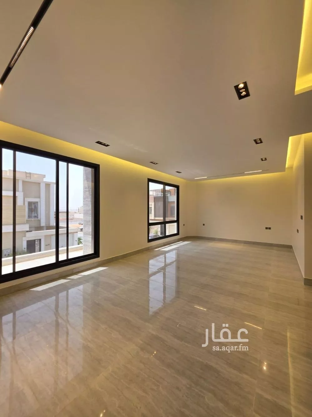 فيلا 5 غرف في الرمال 10