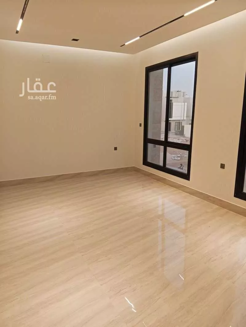 فيلا 5 غرف في الرمال 10