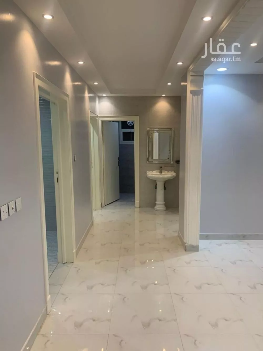 4 bedroom floor in Dhahrat Laban 7