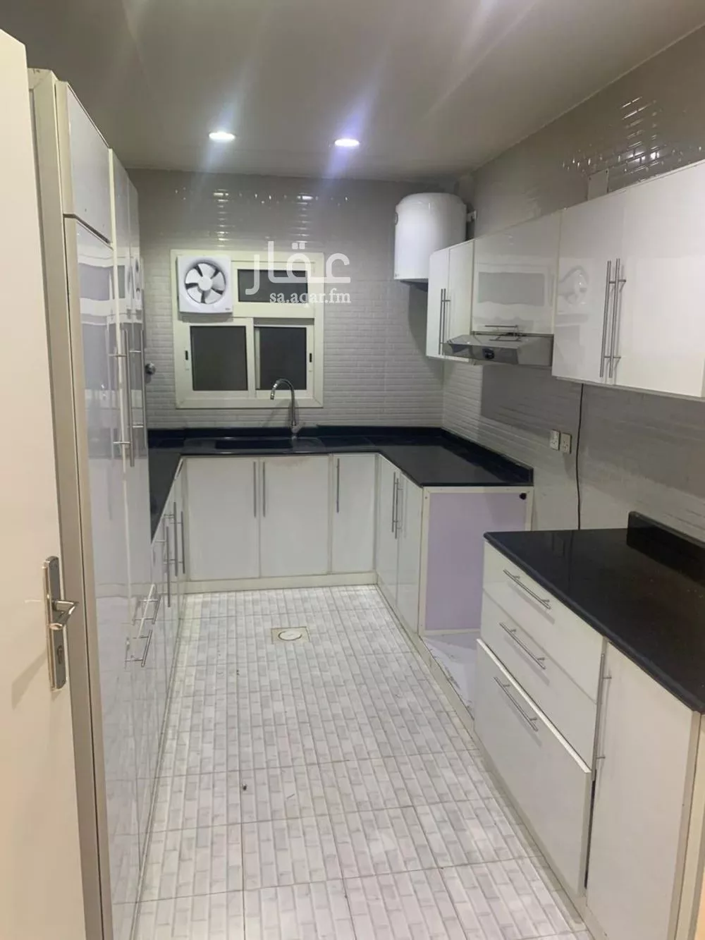 4 bedroom floor in Dhahrat Laban 9