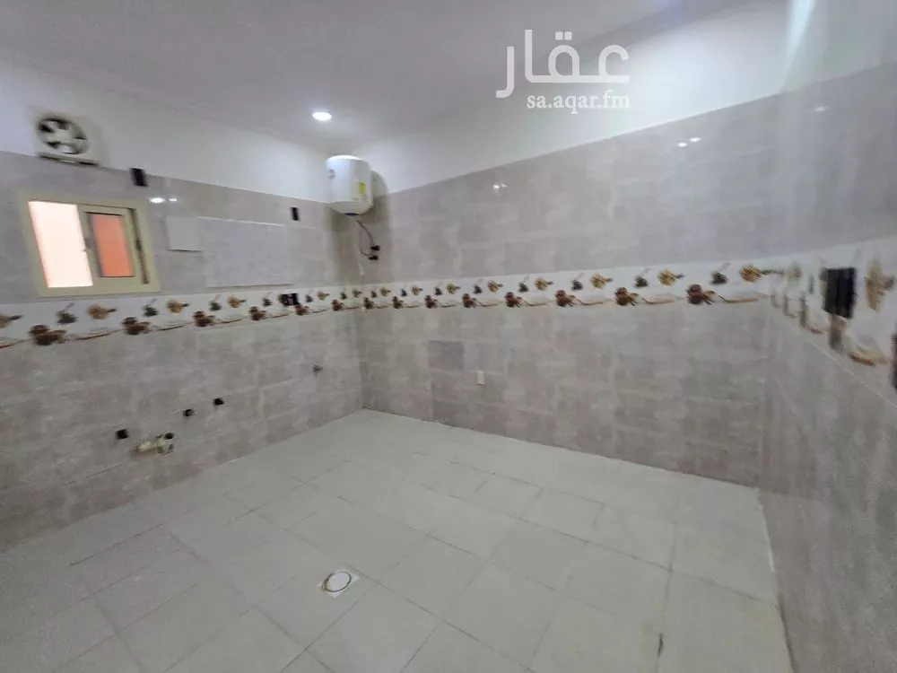 شقة 4 غرف في ضاحية الملك فهد 16