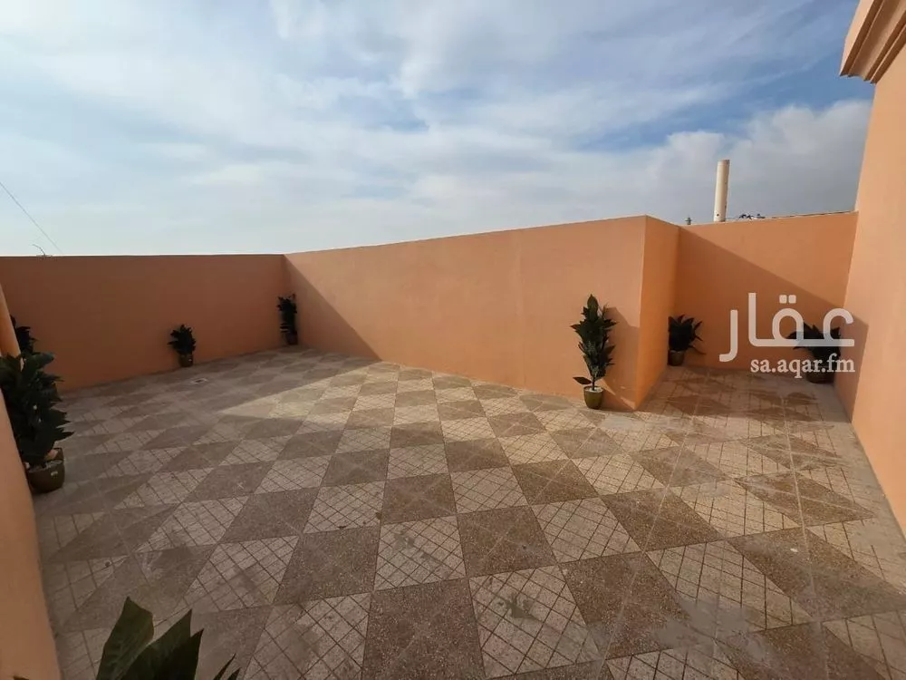 5 bedroom apartment in Dahiat King Fahd 18