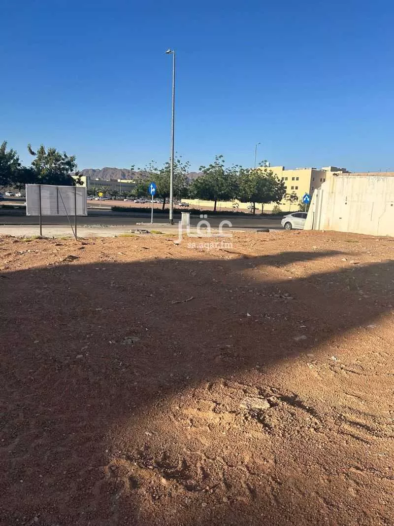 أرض 851 م² في الجامعة 2