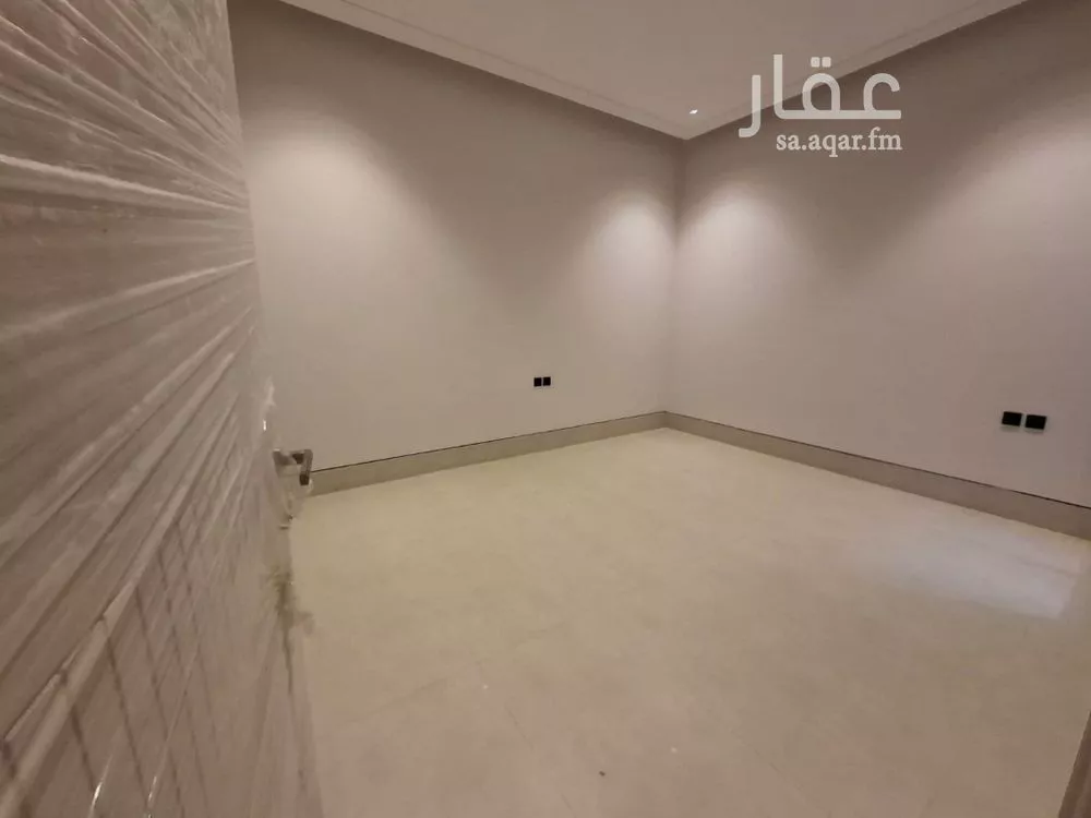 شقة 4 غرف في الرمال 5