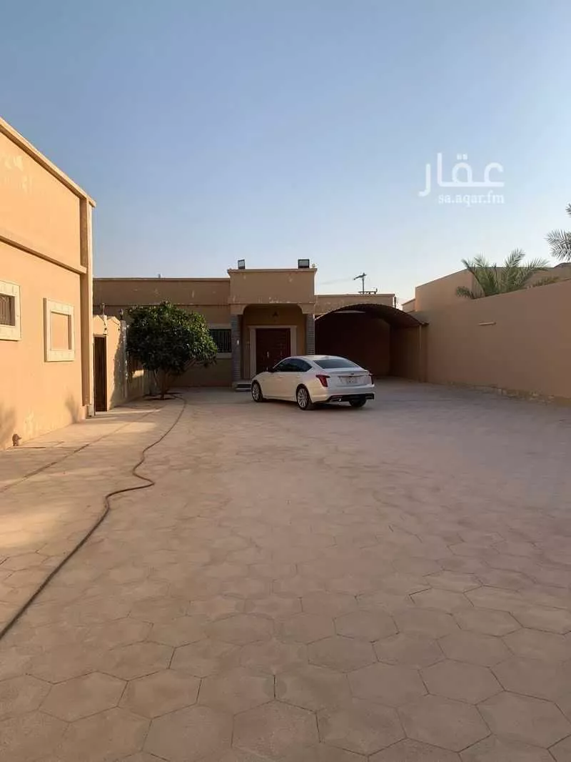 فيلا 7 غرف في هيت 4