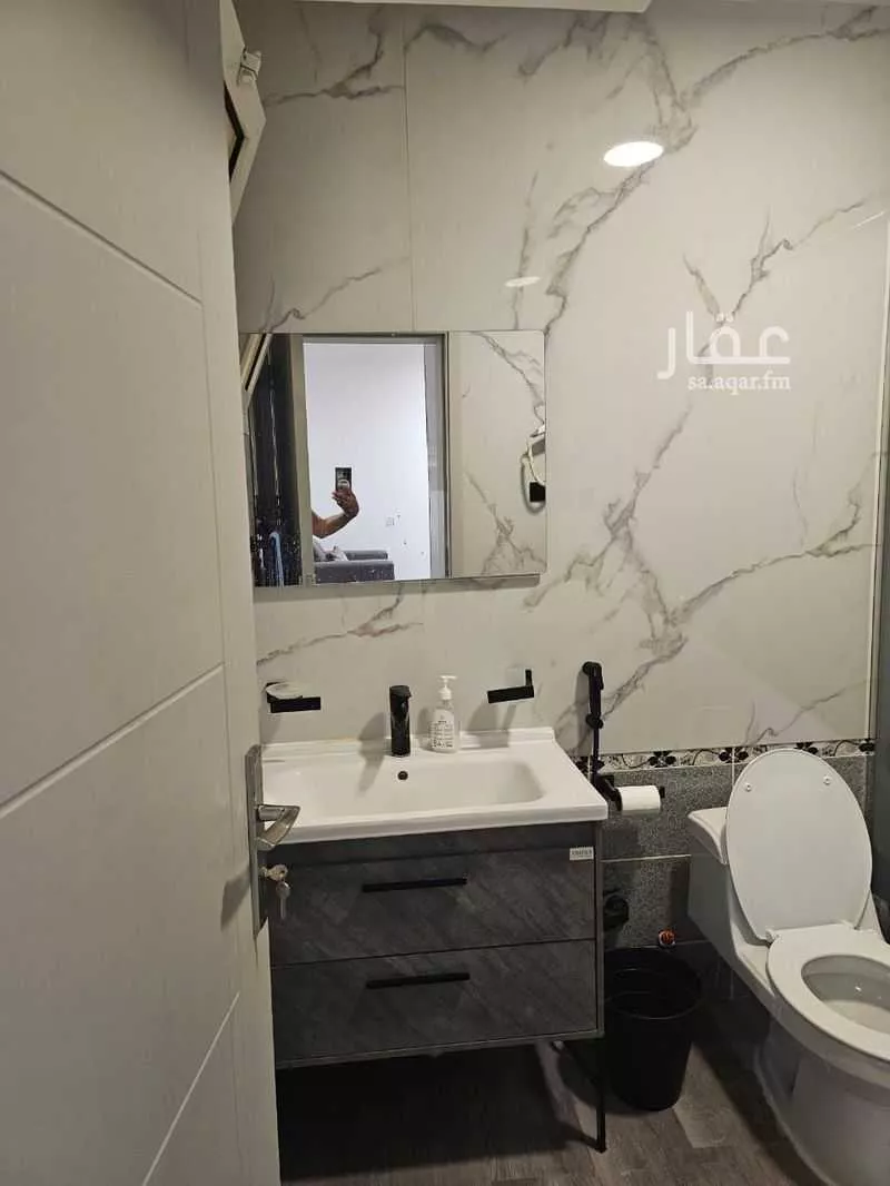 دور 1 غرف في عرقة 10