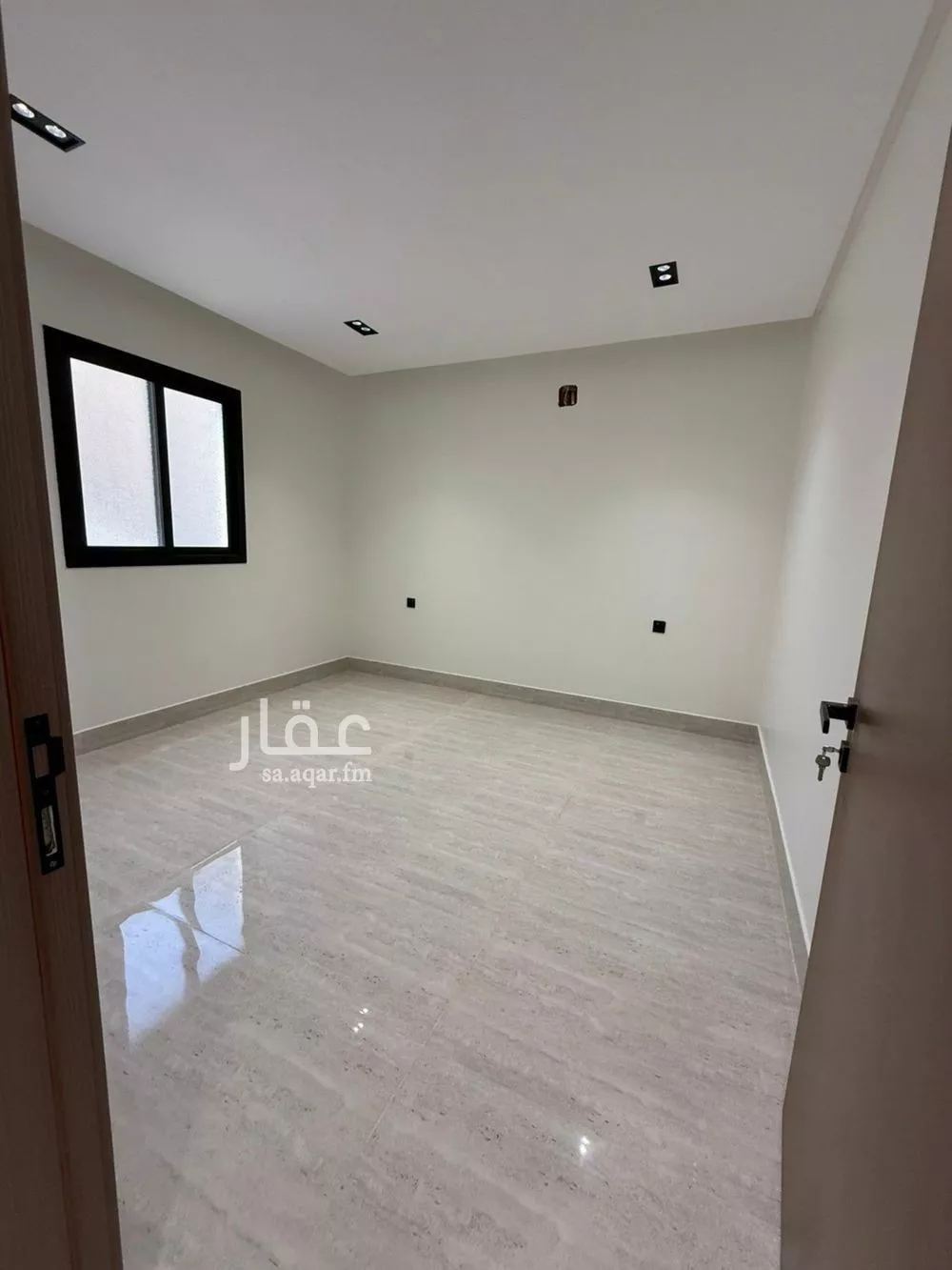 فيلا 8 غرف في طويق 17