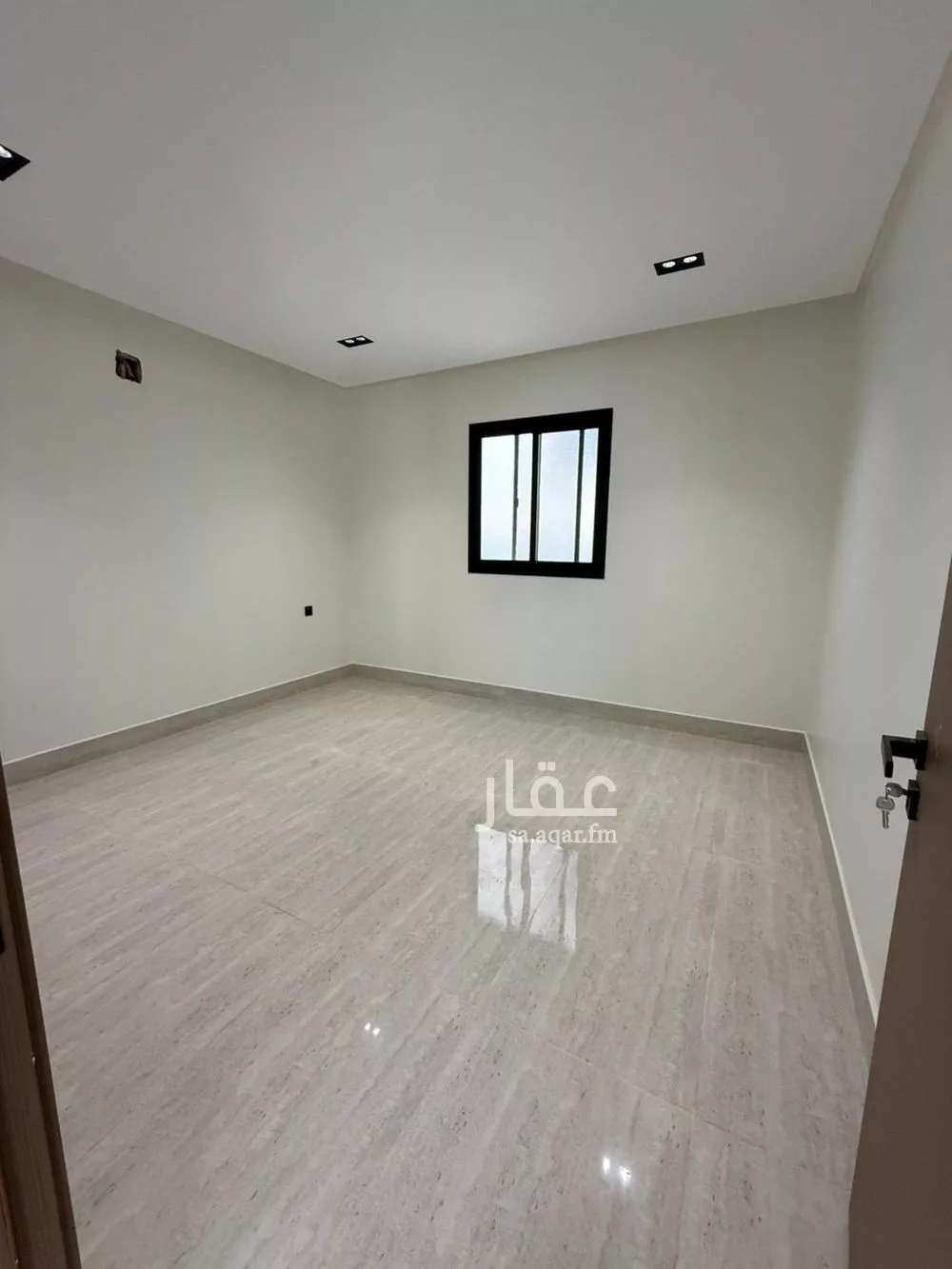 فيلا 8 غرف في طويق 20