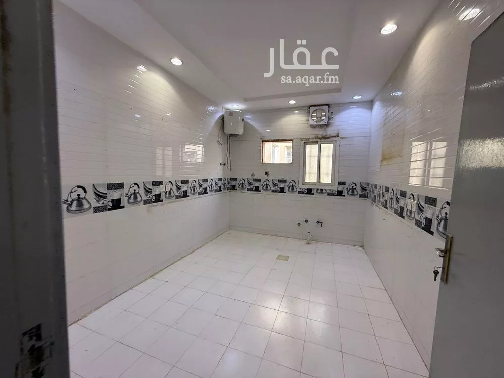 3 bedroom floor in Al Munsiyah 9