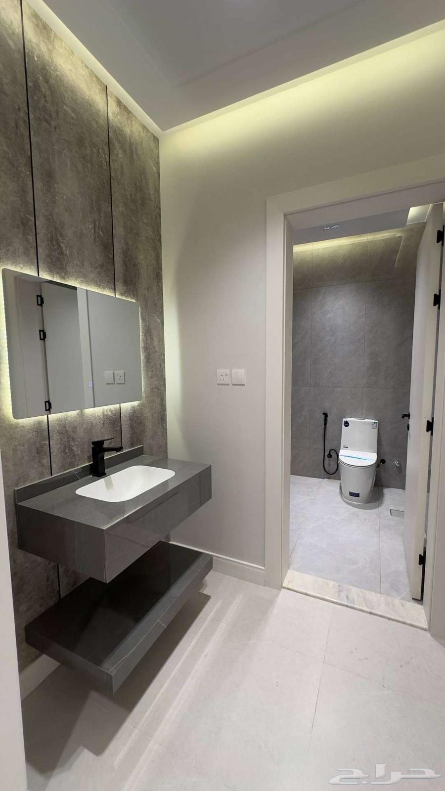 6 bedroom apartment in King Fahd 12
