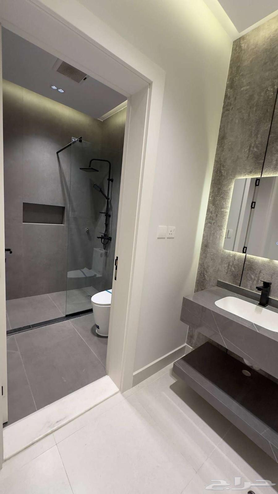 6 bedroom apartment in King Fahd 13