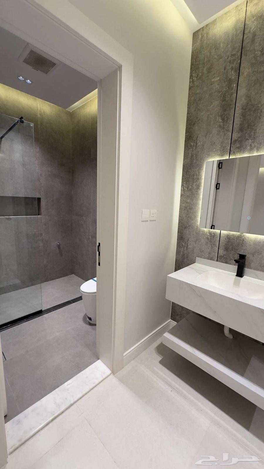 6 bedroom apartment in King Fahd 19