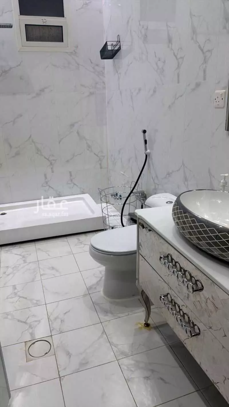 4 bedroom floor in Irqah 5