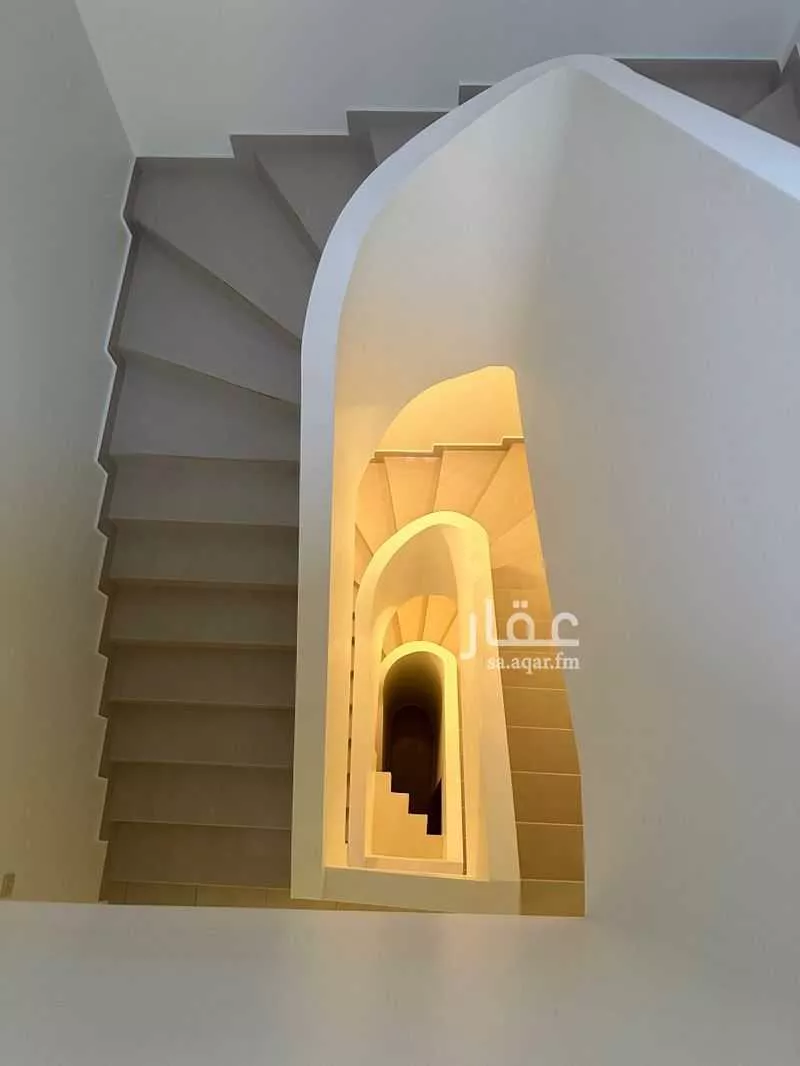 فيلا 4 غرف في عرقة 12
