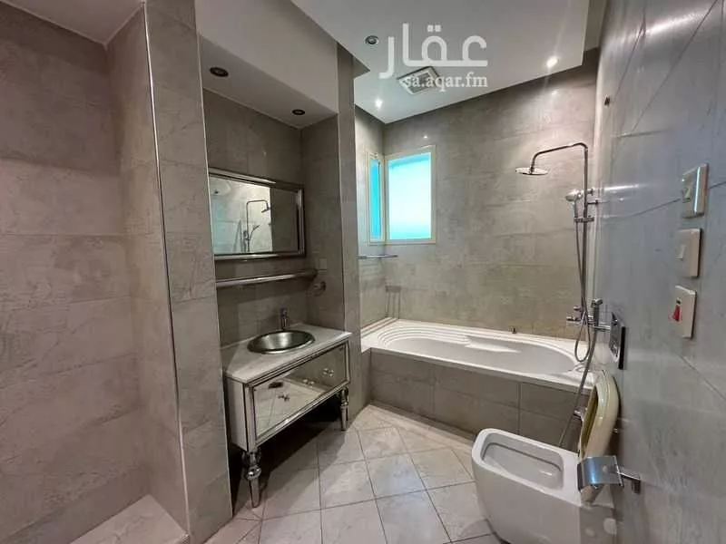فيلا 4 غرف في عرقة 13