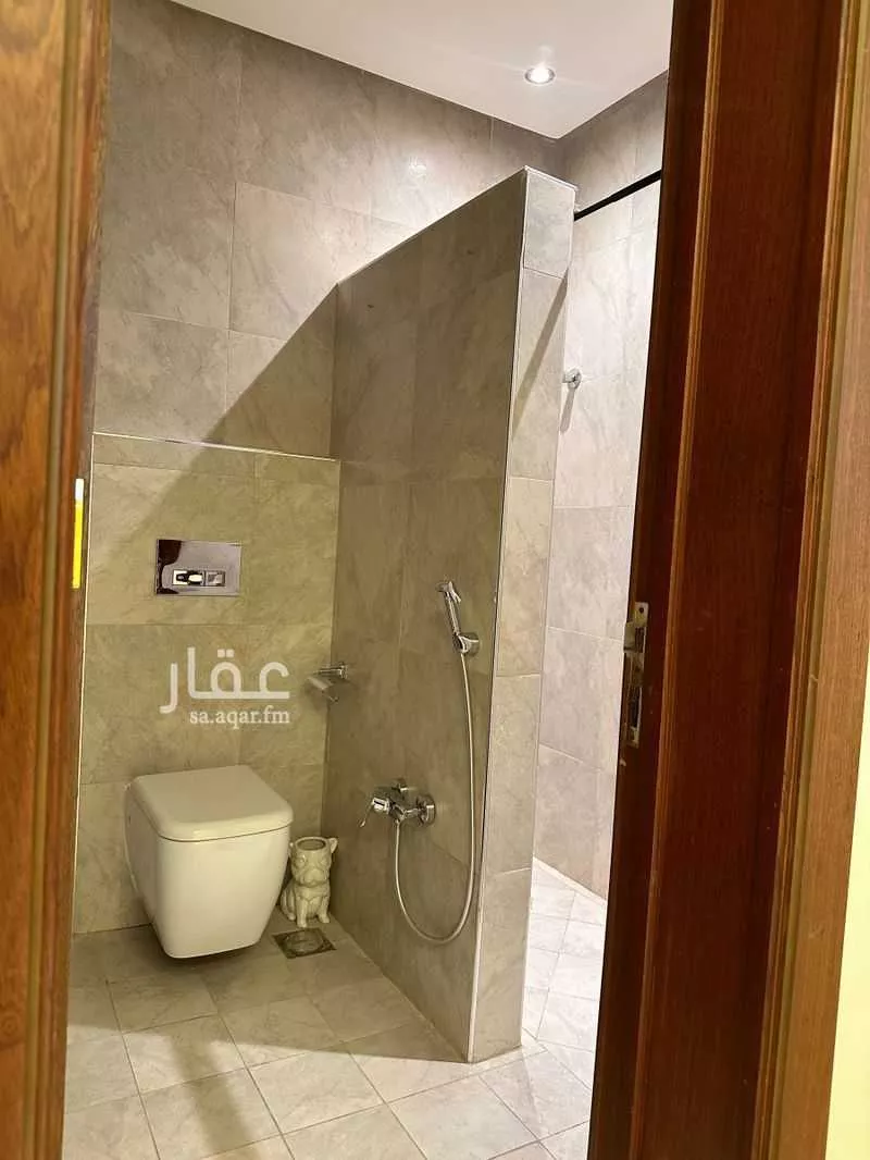 فيلا 4 غرف في عرقة 5