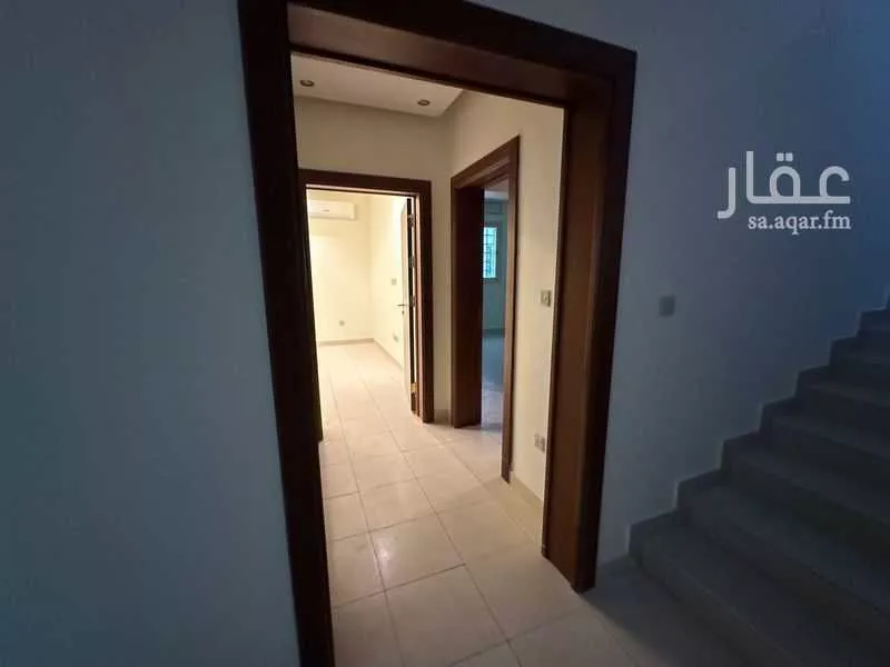 فيلا 4 غرف في عرقة 6