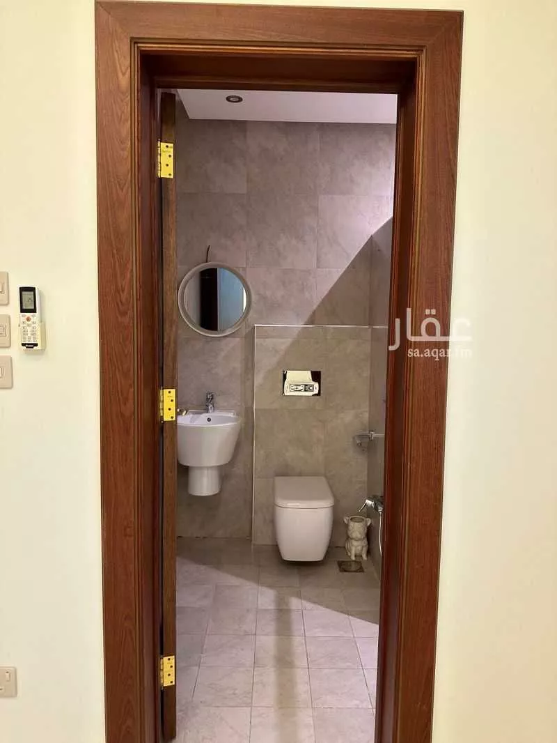 فيلا 4 غرف في عرقة 8