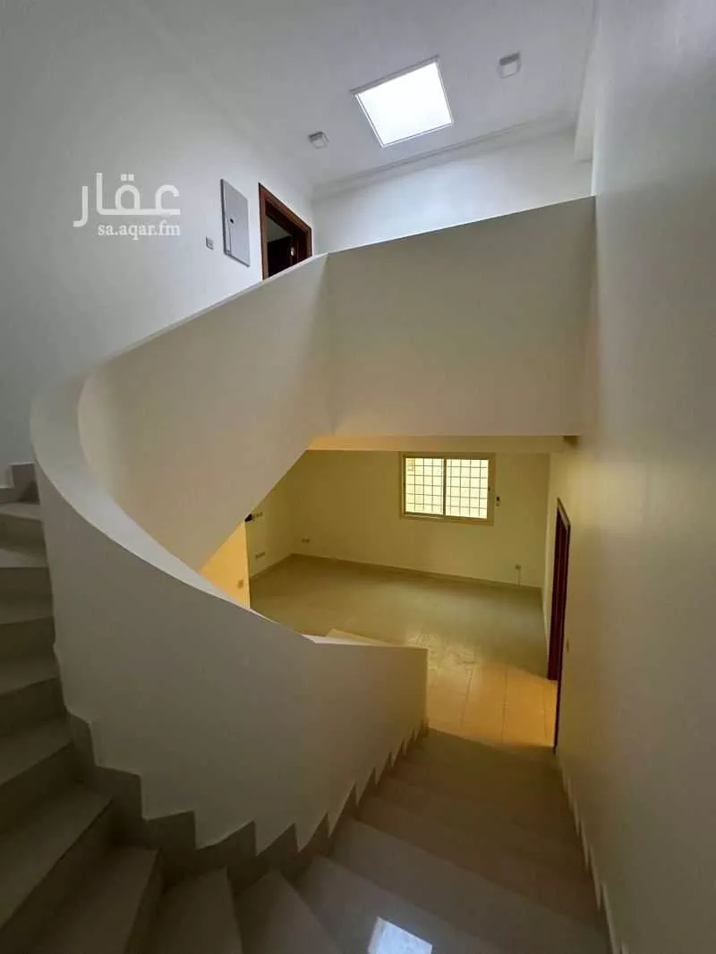 فيلا 4 غرف في عرقة 9