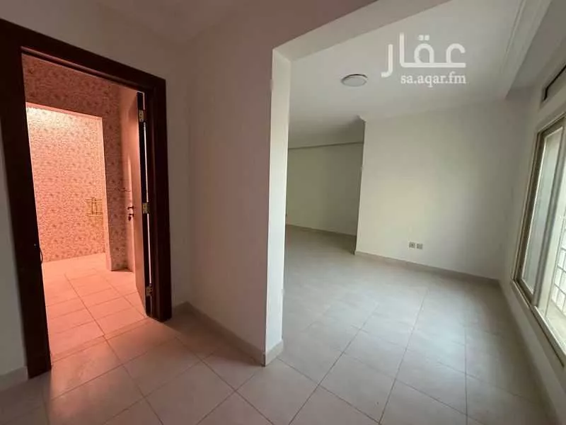 فيلا 4 غرف في عرقة 10