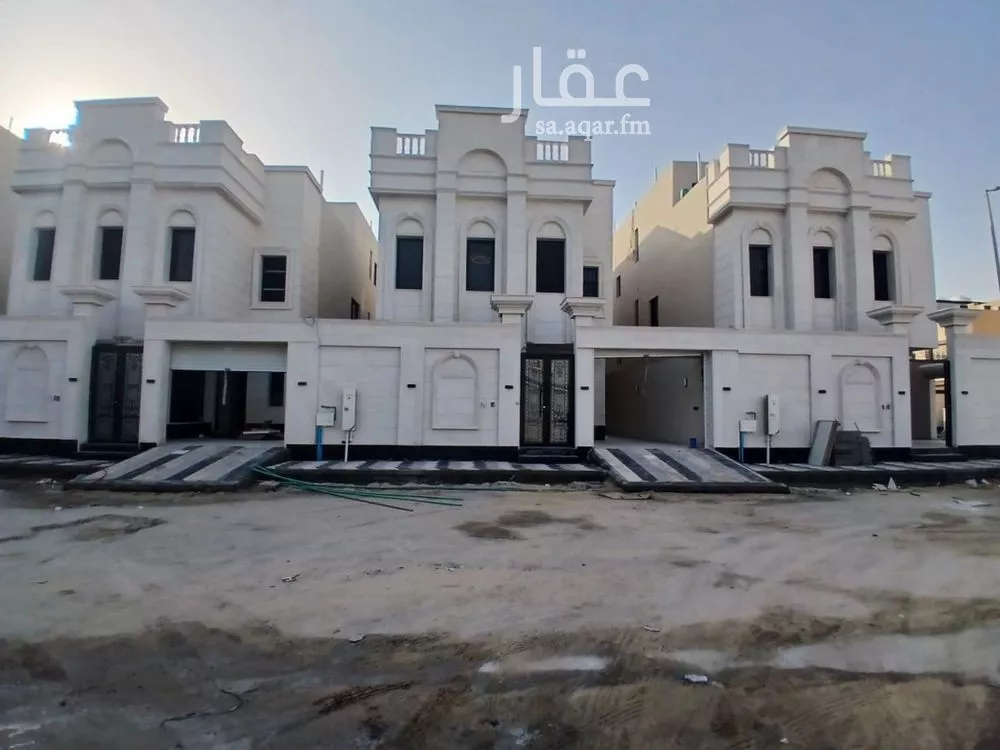 8 bedroom villa in Al Amwaj 2