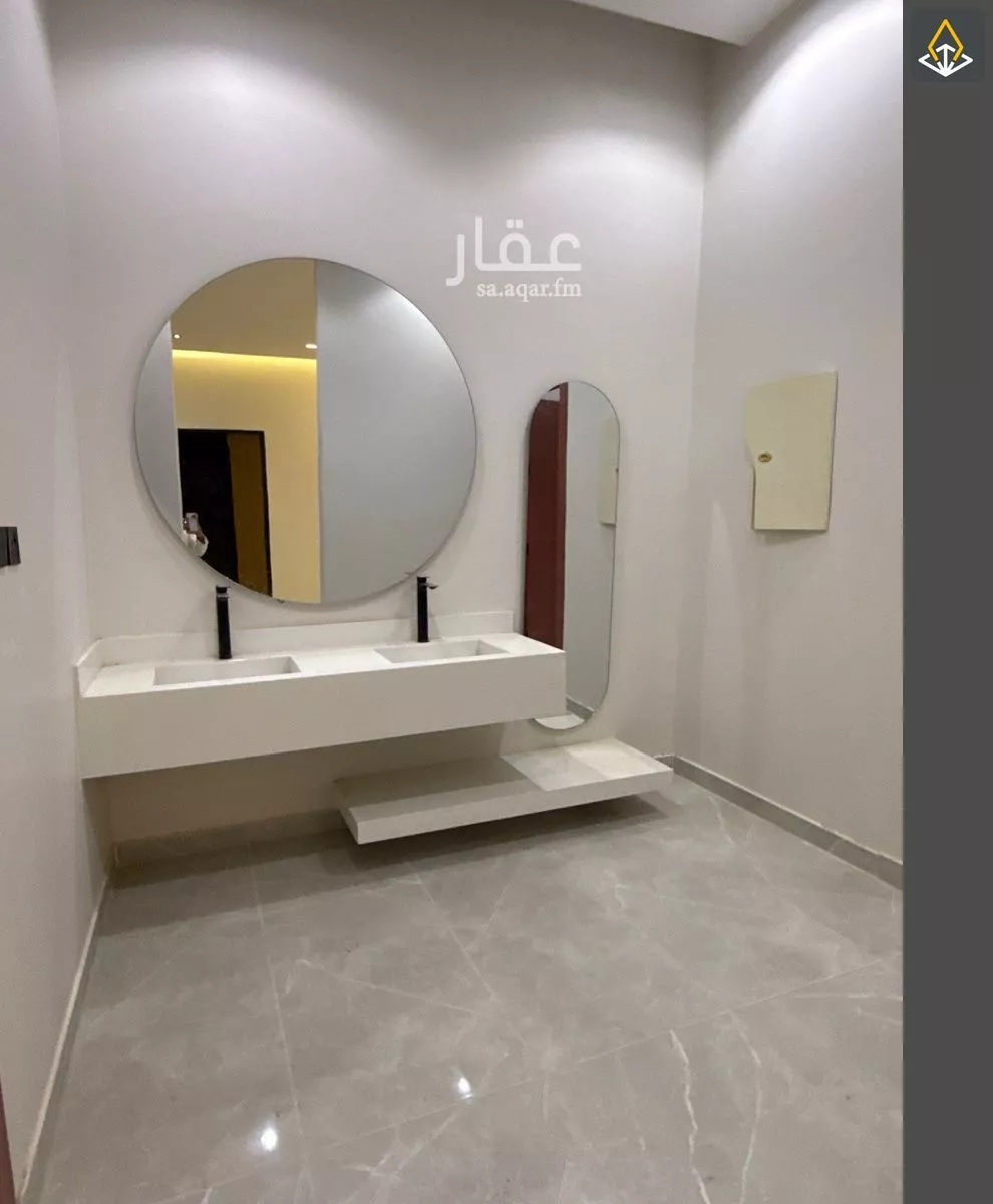 فيلا 4 غرف في الجنادرية 5
