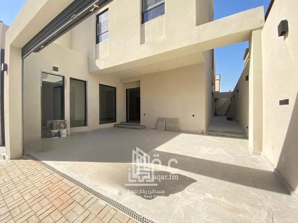 6 bedroom villa in Al Rabwa 3
