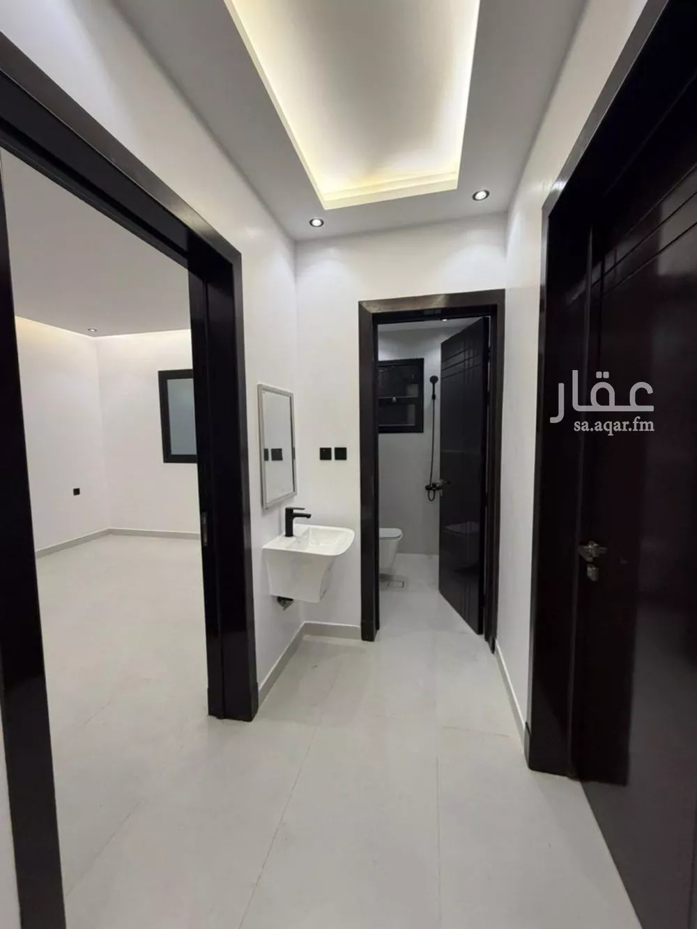 5 bedroom villa in Shubra, Riyadh 8