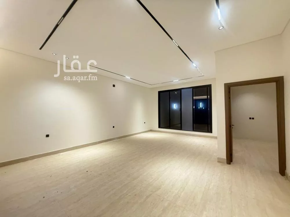 5 bedroom villa in Al Mahdiyyah 3