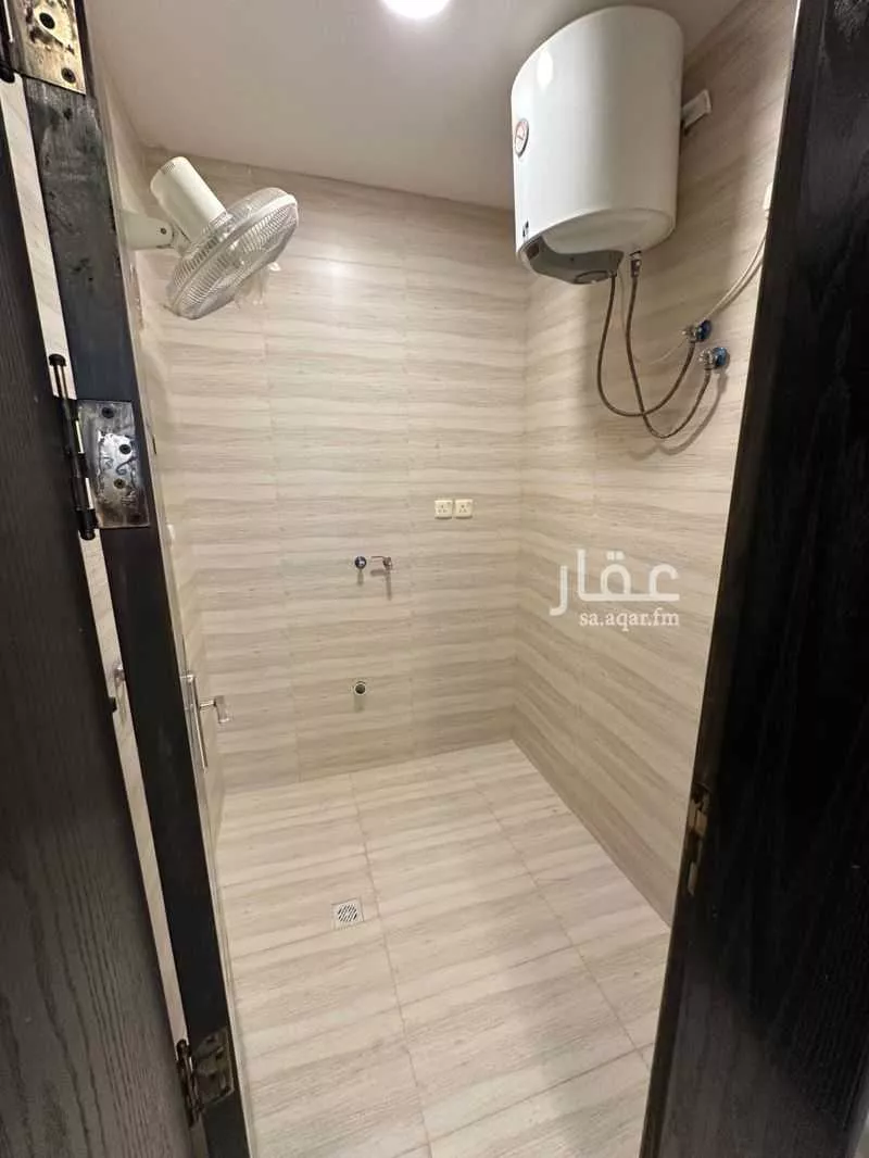 شقة 4 غرف في ضاحية الملك فهد 8