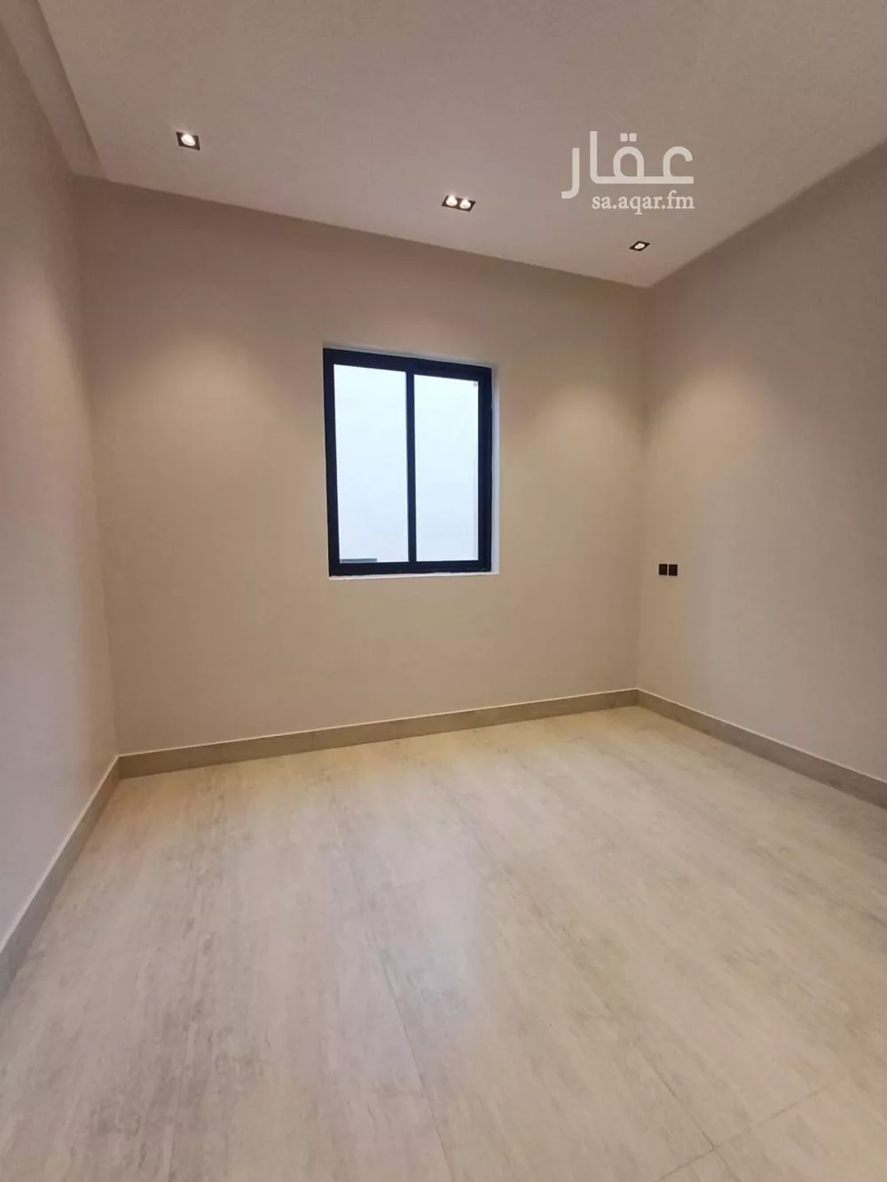 فيلا 6 غرف في الشرق 15