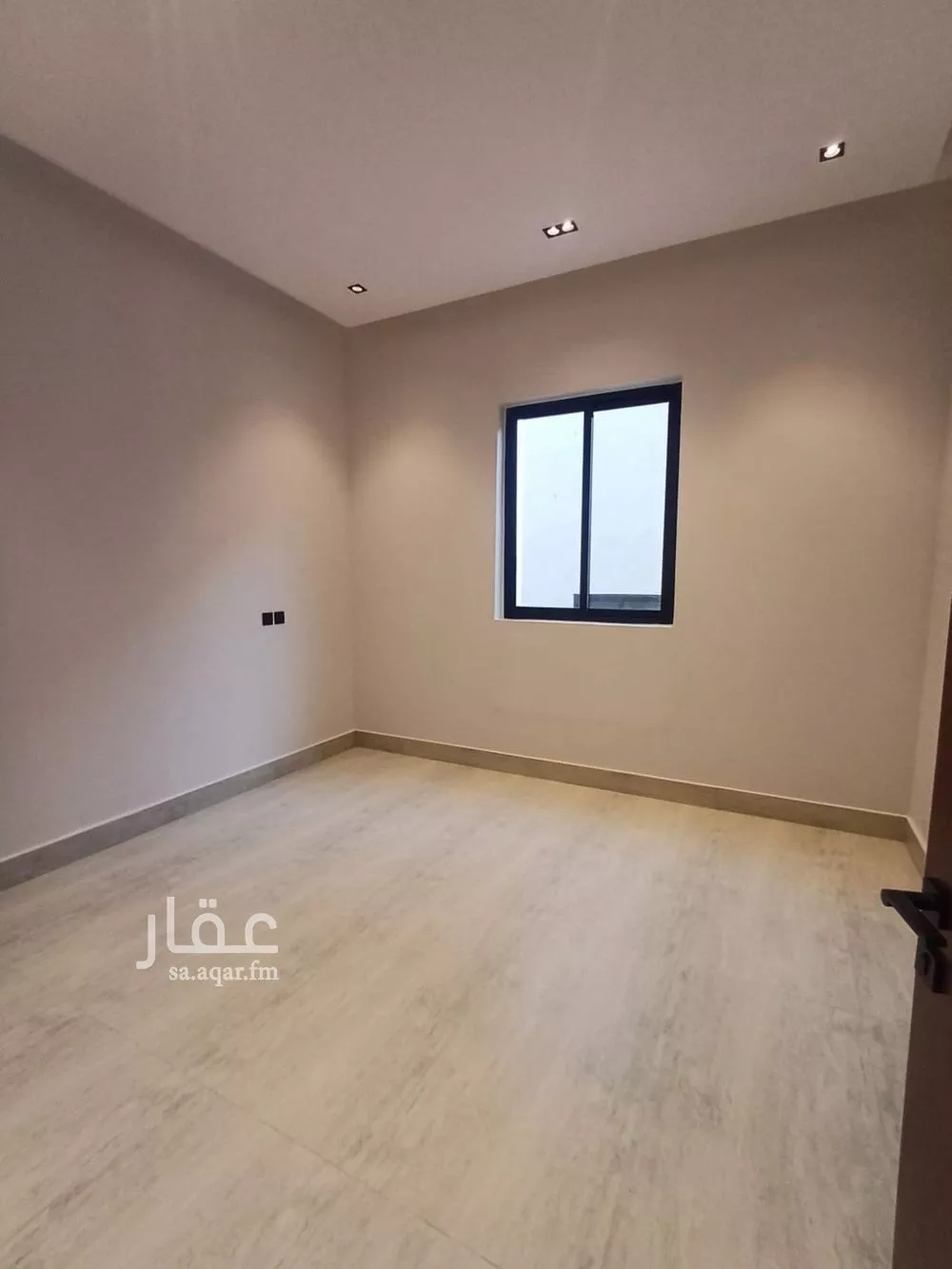 فيلا 6 غرف في الشرق 17