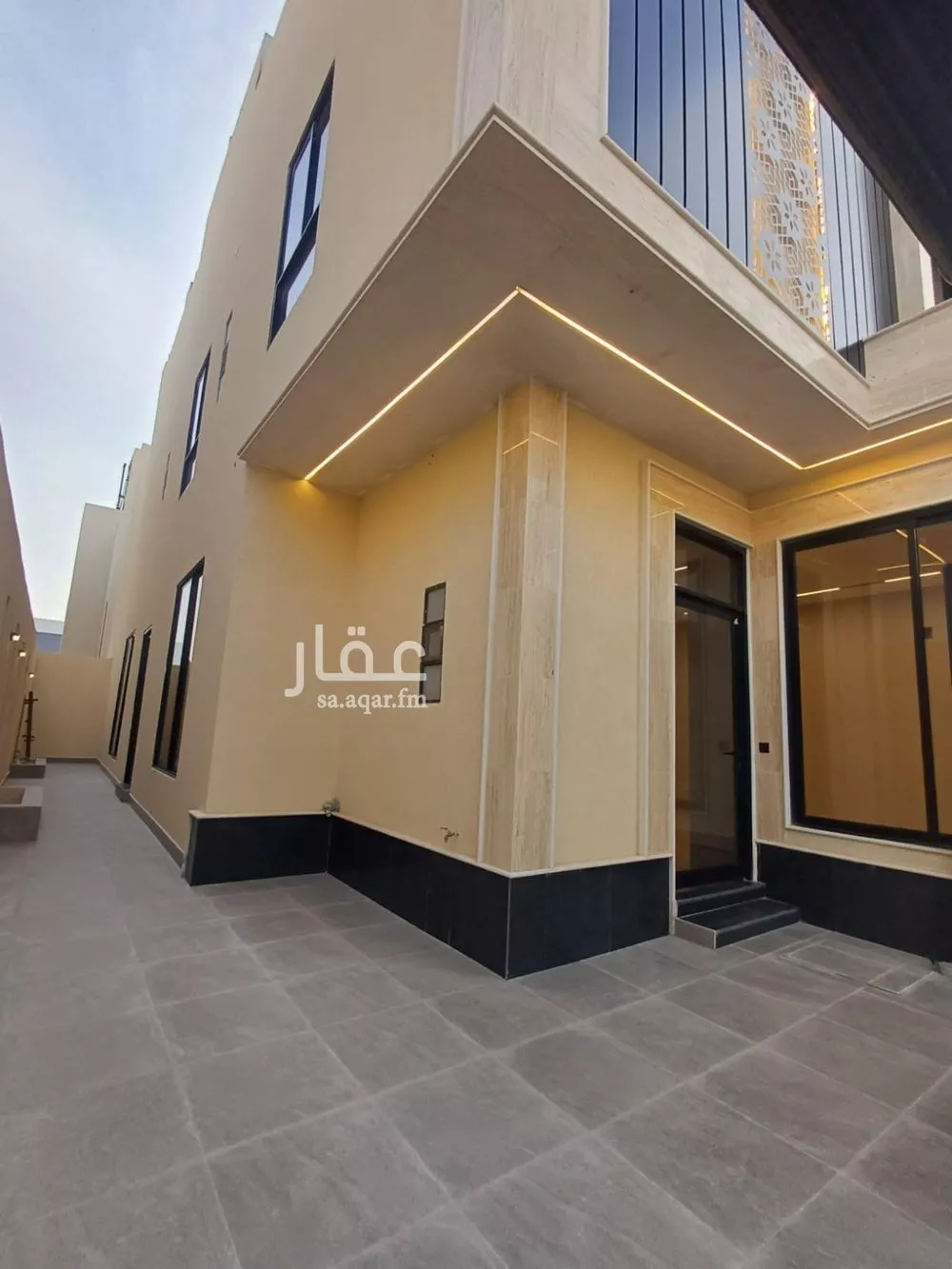 فيلا 6 غرف في الشرق 4
