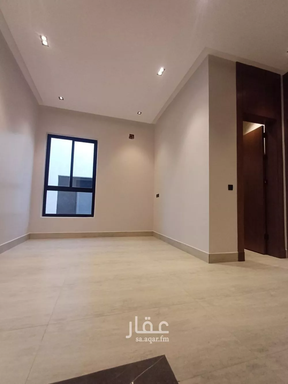 فيلا 6 غرف في الشرق 7