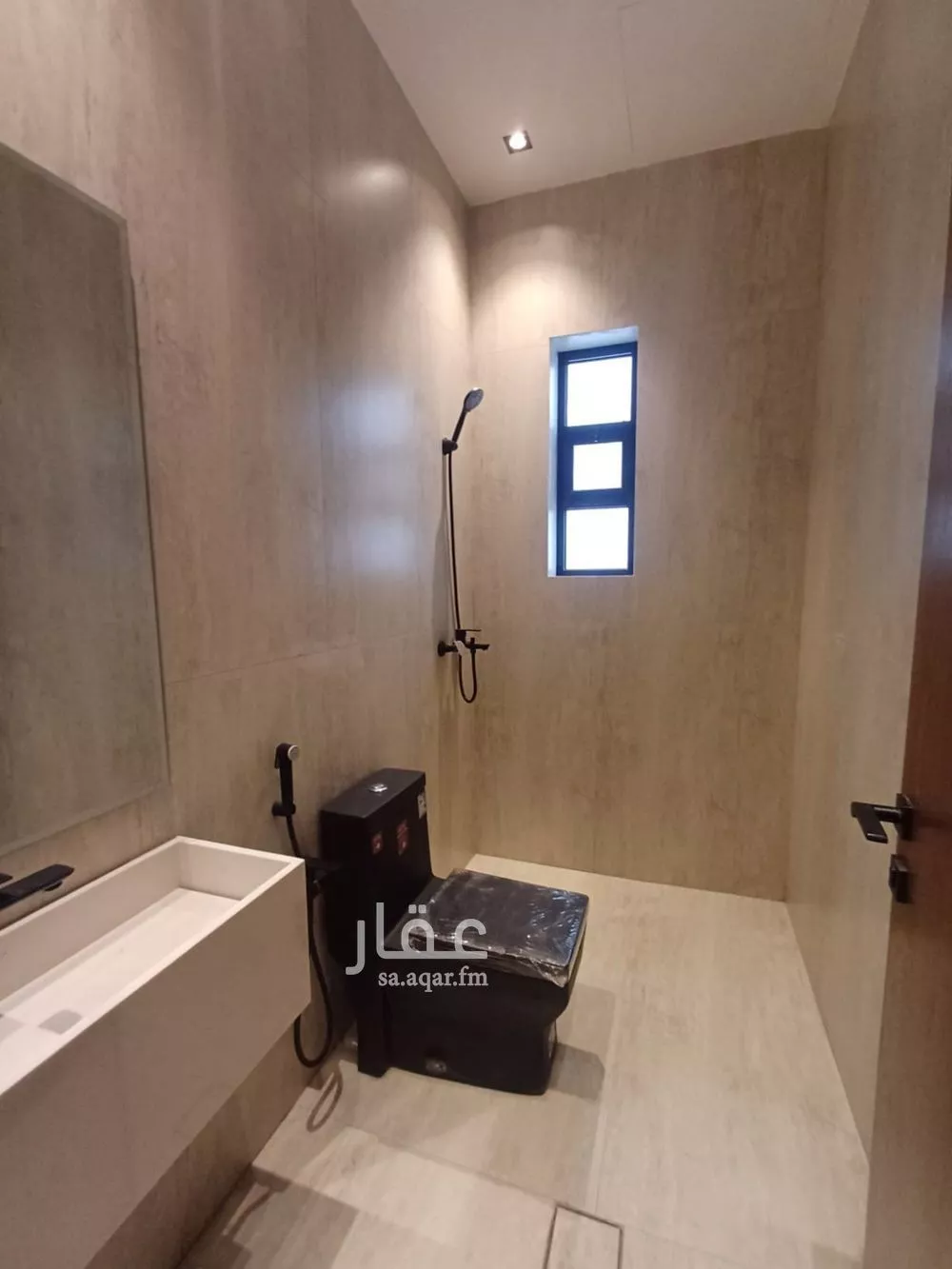 فيلا 6 غرف في الشرق 8