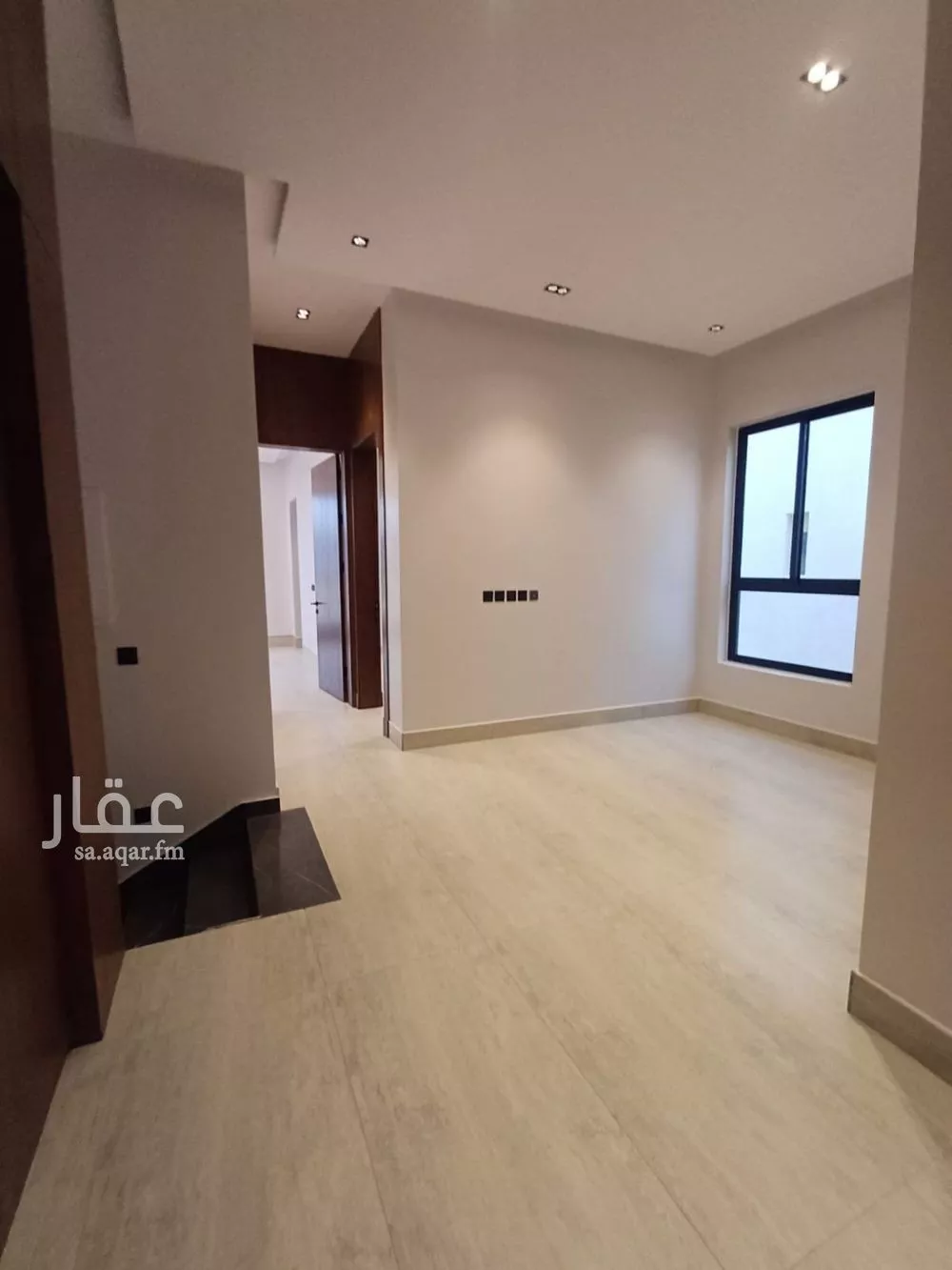 فيلا 6 غرف في الشرق 10