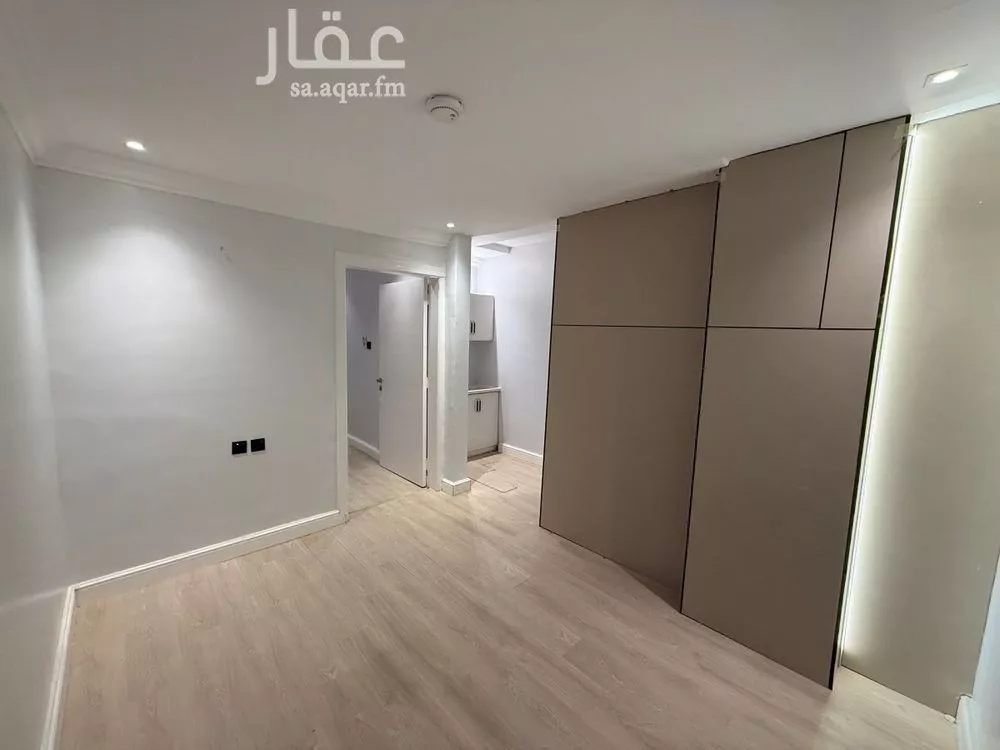 شقة 1 غرف في الملقا 6