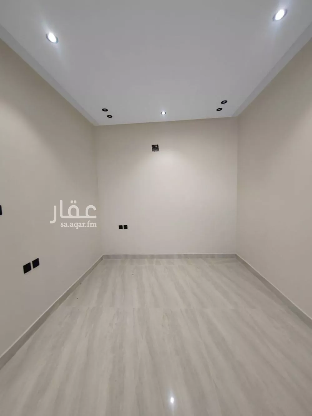 فيلا 6 غرف في العريجاء الغربية 11
