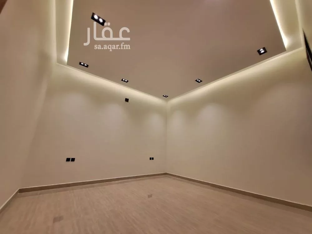 فيلا 7 غرف في الشرق 8