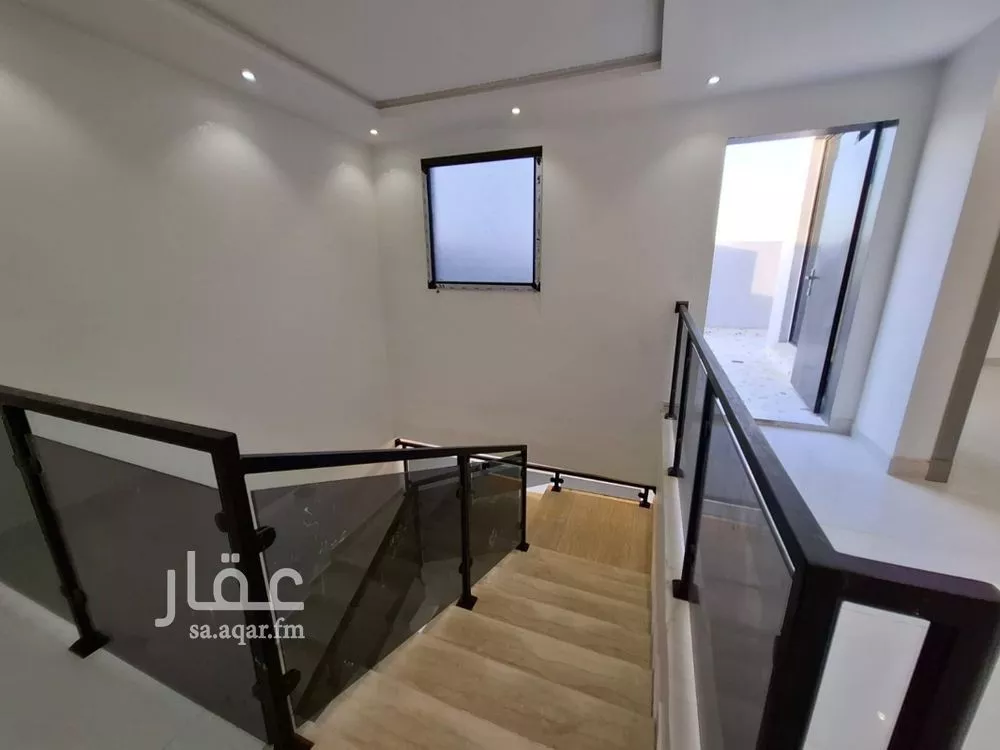 فيلا 5 غرف في بدر 8