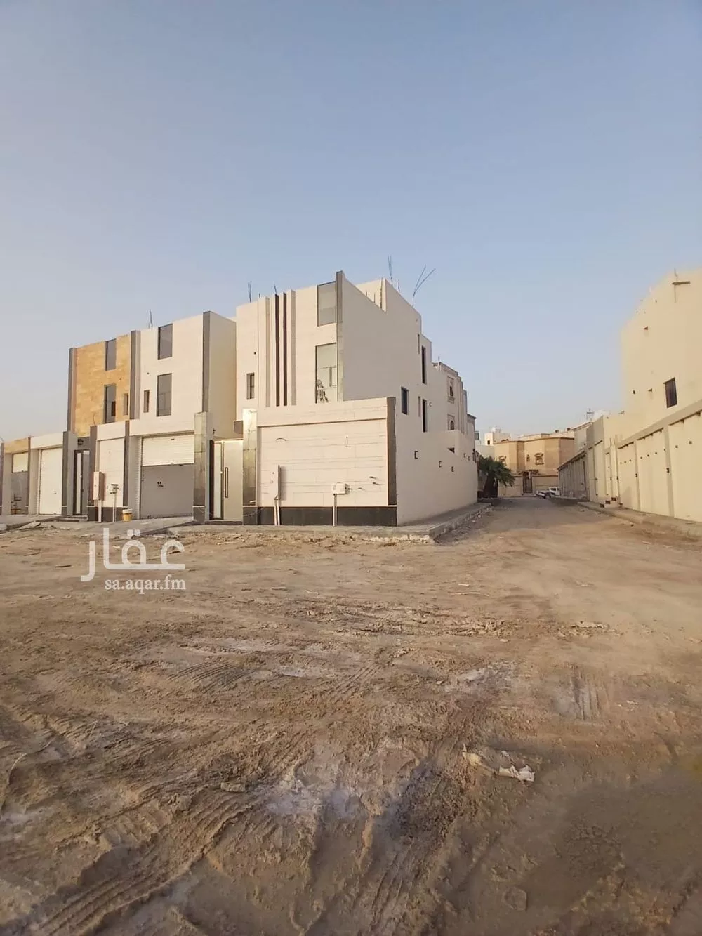 فيلا 8 غرف في ضاحية الملك فهد 2