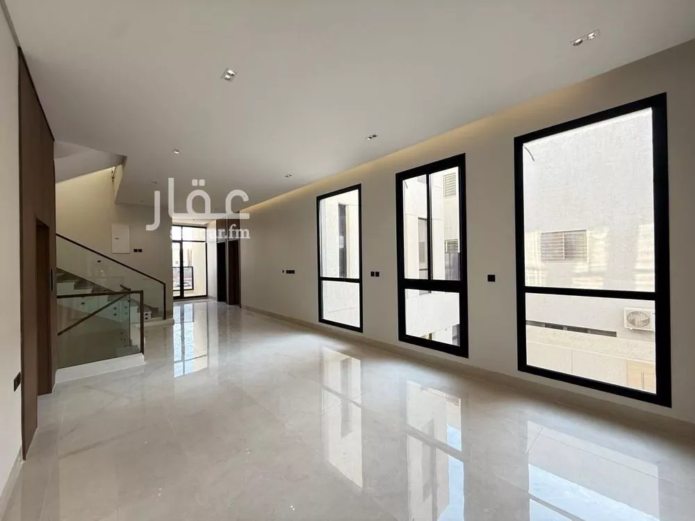 6 bedroom villa in Al Mahdiyyah 3